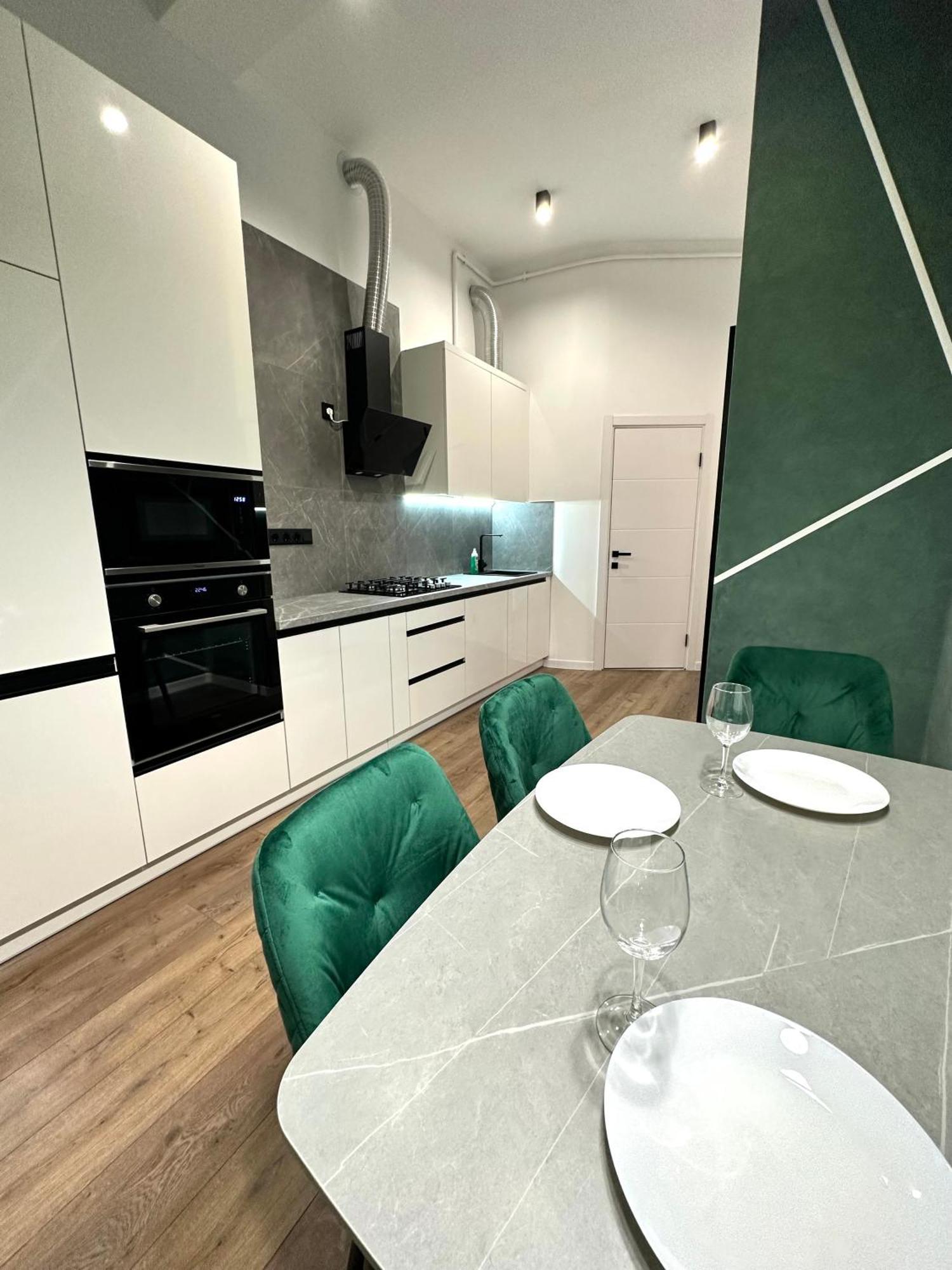 Romantic Apartments - In The Center Of Lviv , King-Size Bed Dış mekan fotoğraf