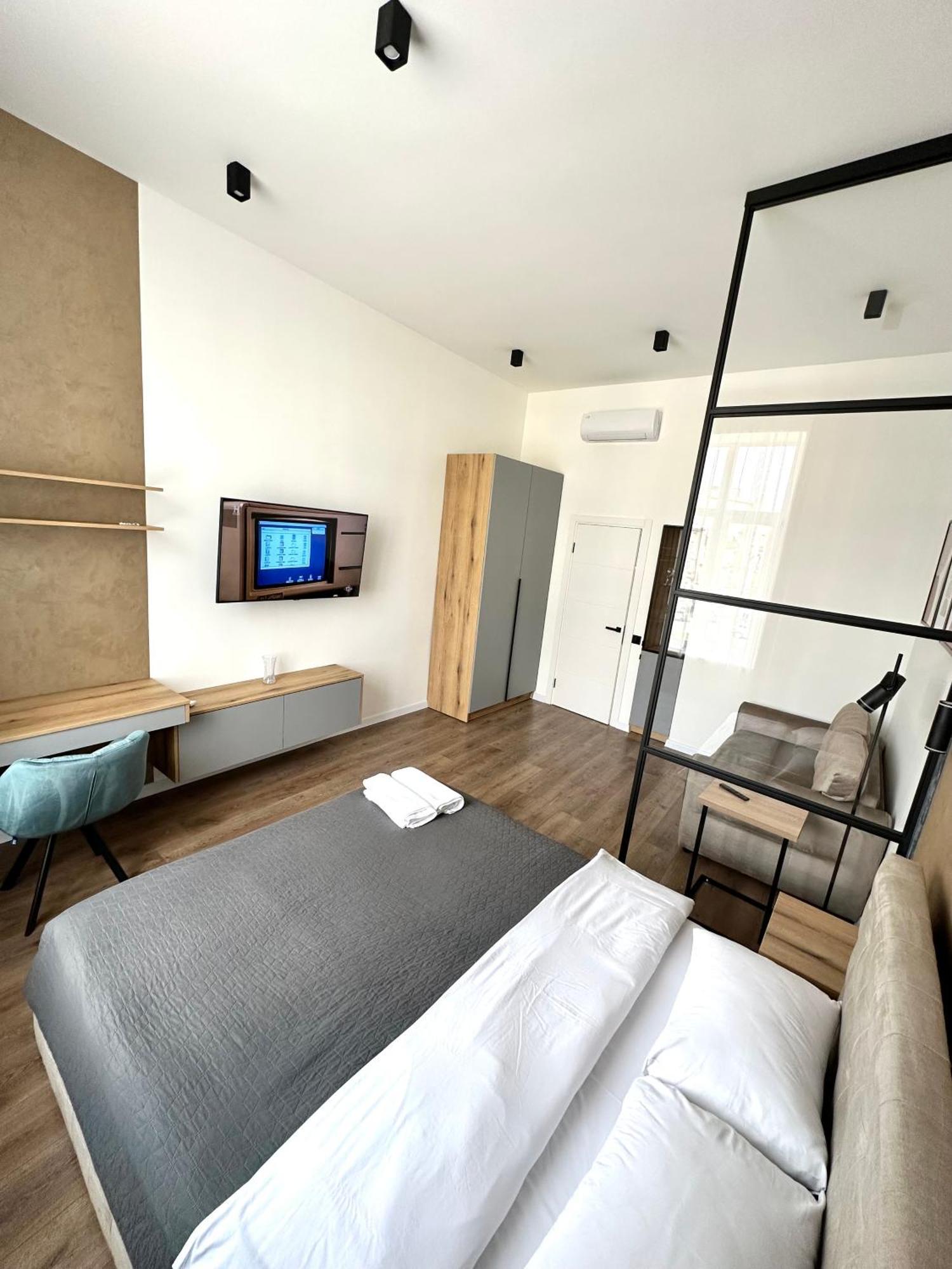 Romantic Apartments - In The Center Of Lviv , King-Size Bed Dış mekan fotoğraf
