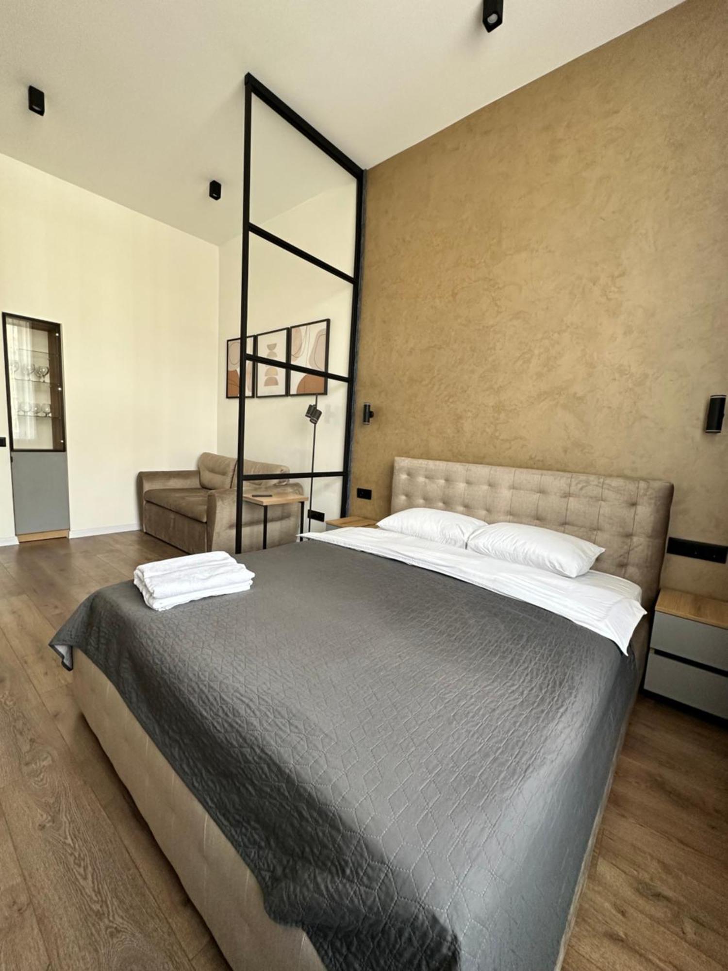 Romantic Apartments - In The Center Of Lviv , King-Size Bed Dış mekan fotoğraf